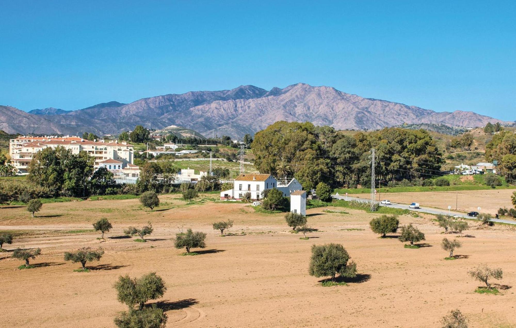 Nice Apartment In Mijas Costa With Kitchen Fuengirola Exterior photo